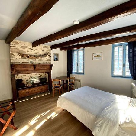 Maison Pecheur Sur La Dordogne Argentat Exterior foto